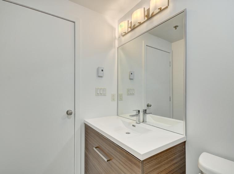 Condo Laforce 4 1/2 Centreville de Montréal Arrow location